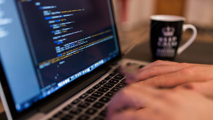 1024程序員節(jié) | 安徽新華電腦專(zhuān)修學(xué)院 軟件與網(wǎng)絡(luò)技術(shù)的創(chuàng)新開(kāi)發(fā)之路